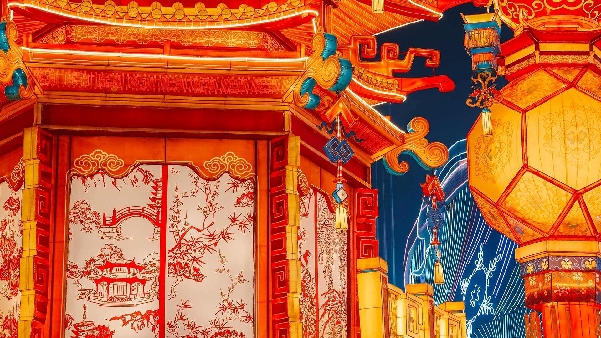 元宵节期间悬挂的宫灯，北京自贡灯会现场，北京，中国 (© Grisha Bruev/Shutterstock)