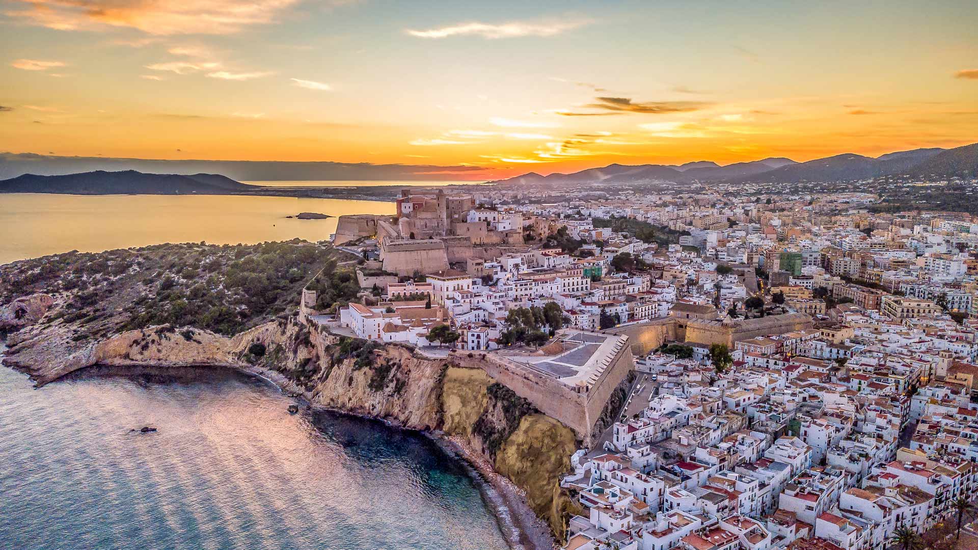 伊维萨岛, 巴利阿里群岛, 西班牙 (© tokar/Shutterstock)